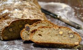 Pane con frutta secca